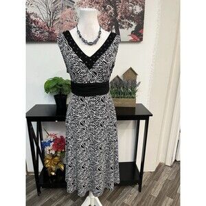 Perceptions New York Women Dress Size 12 Sleeveless beaded neckline Zipper Back